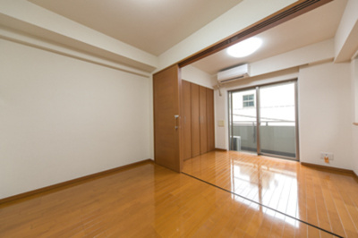 【居間・リビング】 | コートラクリア京橋 | ※写真は同タイプ住戸です。