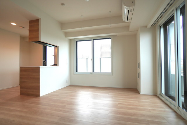 【居間・リビング】 | Ｊ．ＧＲＡＮ　Ｃｏｕｒｔ　品川西大井ＥＡＳＴ | ※写真は同タイプ住戸です。