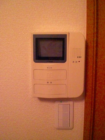 レオパレスマロニエのその他|モニター付なので急な来客にも慌てません。