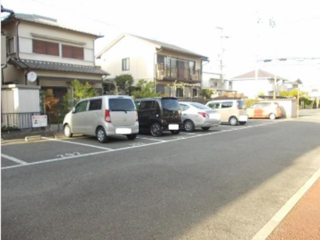 ラビドールＡの駐車場