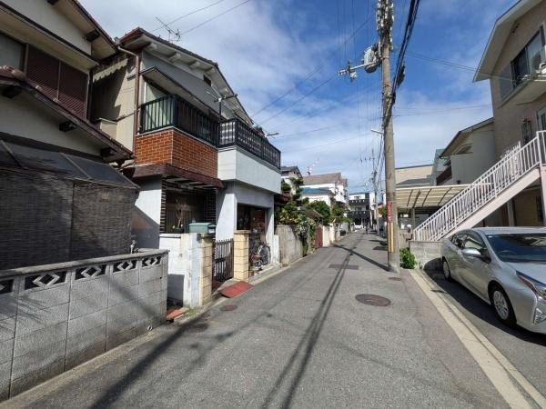 【前面道路含む現地写真】