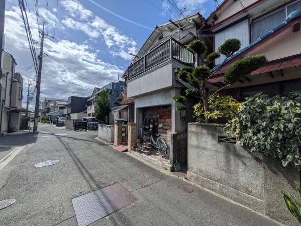 【前面道路含む現地写真】