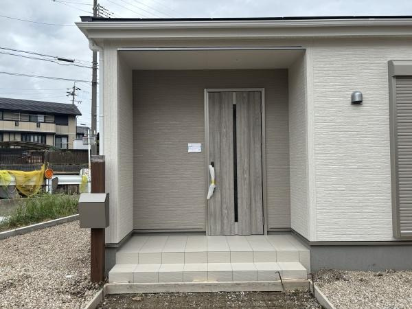 蒲郡市形原町北大明地59期　全3棟・3号棟の玄関|訪れる人を心地よく迎え入れます。