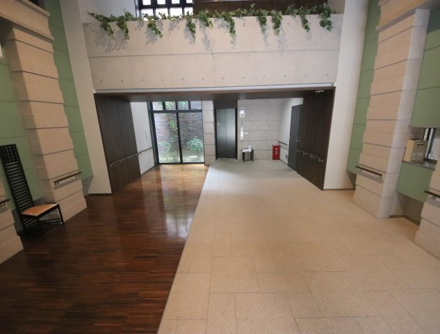 生駒市北新町の賃貸マンションのロビー