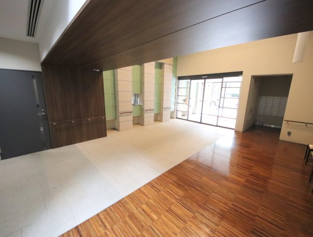 生駒市北新町の賃貸マンションの居間・リビング