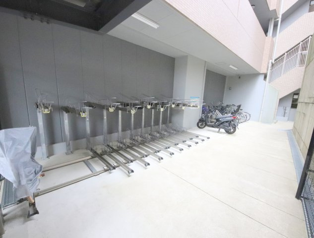 生駒市北新町の賃貸マンションのロビー