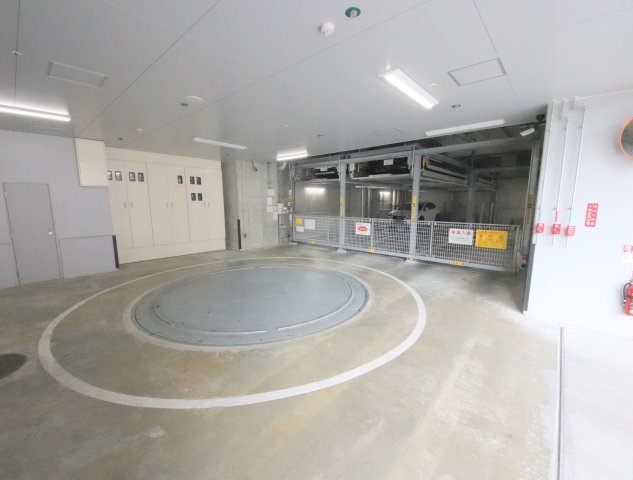 生駒市北新町の賃貸マンションの駐車場