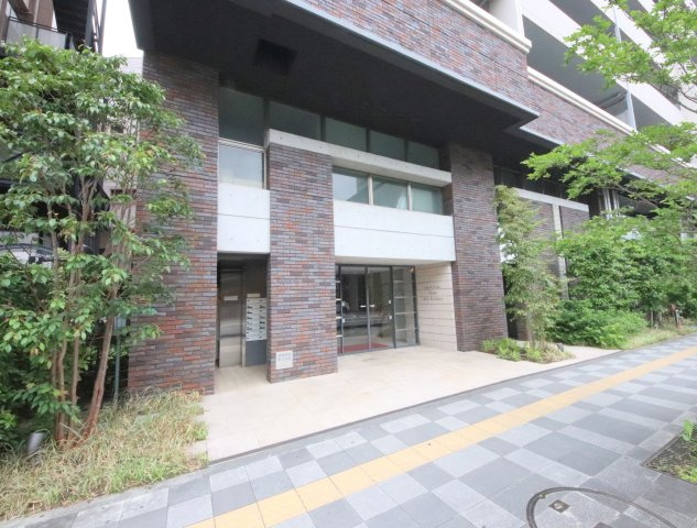 生駒市北新町の賃貸マンションのエントランス