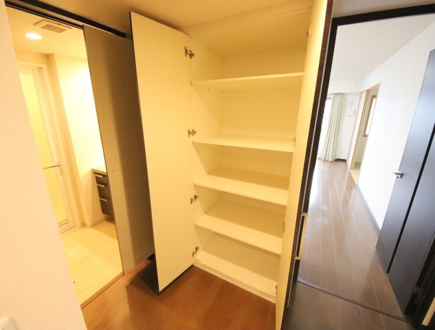 生駒市北新町の賃貸マンションの収納
