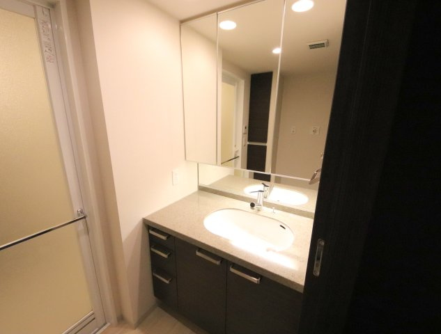 生駒市北新町の賃貸マンションの洗面所