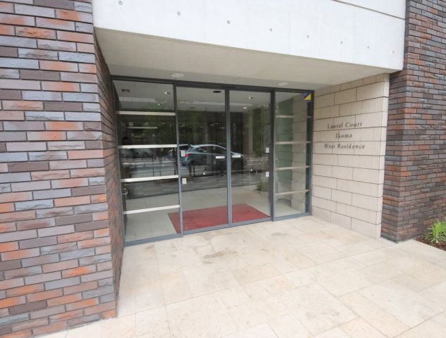 生駒市北新町の賃貸マンションのエントランス