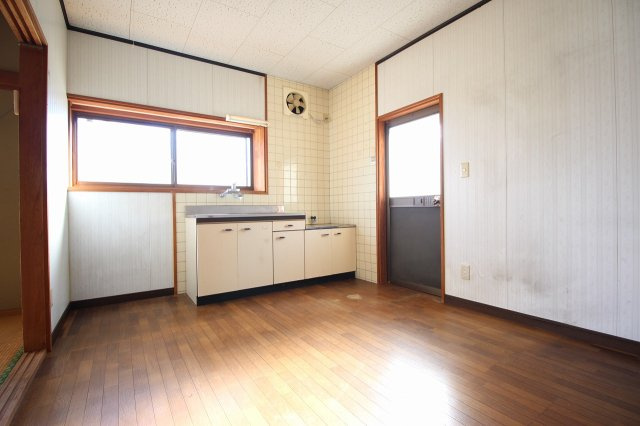 曽於市財部町南俣の一戸建ての居間・リビング|使いやすいリビングです