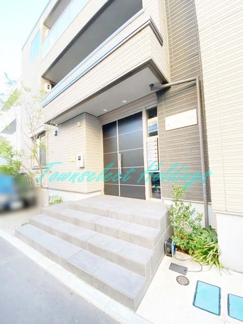 藤沢市鵠沼花沢町の賃貸マンションのエントランス