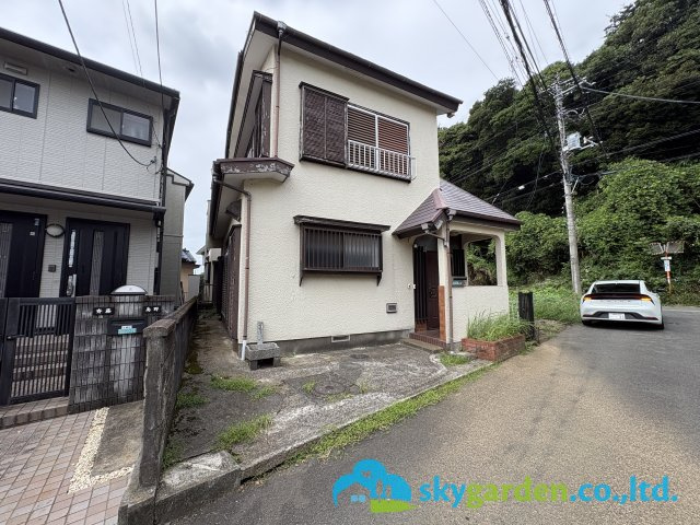 高座郡寒川町岡田8丁目　中古戸建の前面道路含む現地写真|前面道路含む現地写真です
