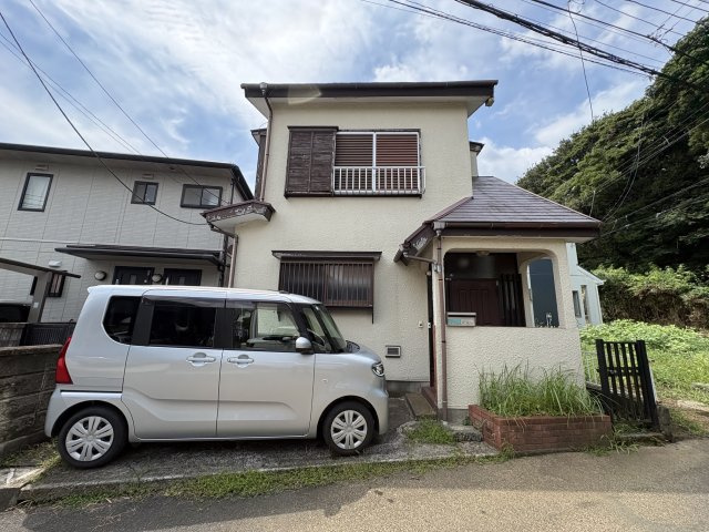 高座郡寒川町岡田8丁目　中古戸建の駐車場|駐車スペース：車種サイズ要確認