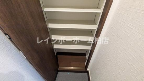 特典：仲介手数料が無料です!!の玄関
