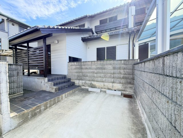 竜が台７丁目テラスハウスの駐車場