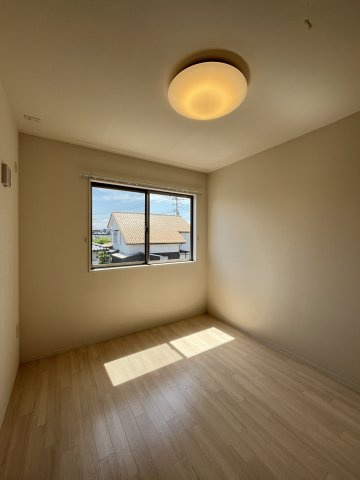 ＫＩＮＯＰＩＯ　ＳＡＮＢＯＮＭＡＴＳＵ（キノピオサンボンマツ）の洋室|205の写真（反転あり）