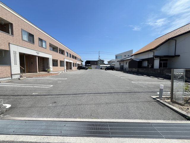 ＫＩＮＯＰＩＯ　ＳＡＮＢＯＮＭＡＴＳＵ（キノピオサンボンマツ）の駐車場