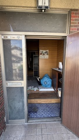 水呑町　中古住宅の玄関