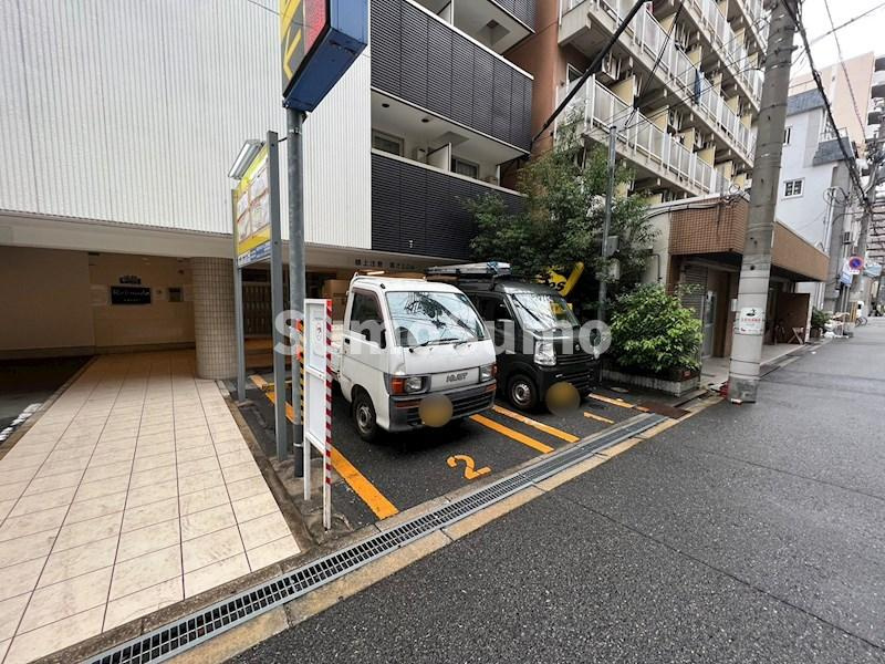 レフィナード恵美須の駐車場