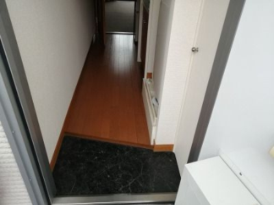 レオパレスジュノス芦屋の玄関