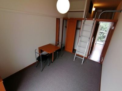 レオパレスジュノス芦屋の居間・リビング