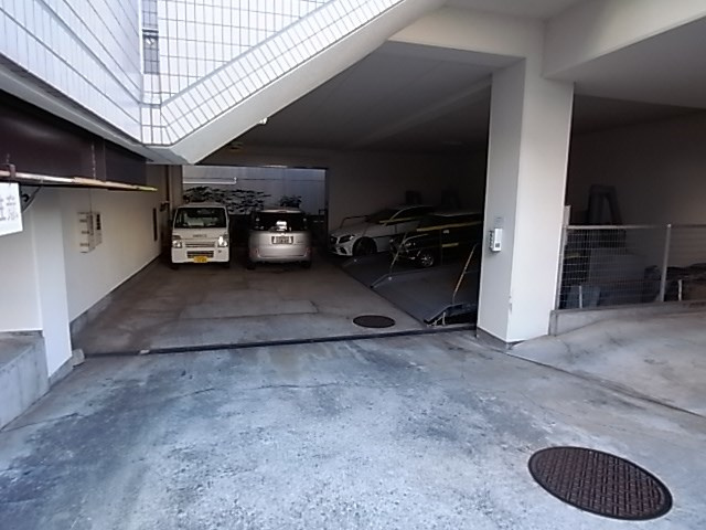 コンコード苦楽園の駐車場