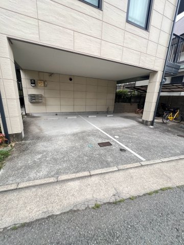 ヴァンベール宍戸の駐車場