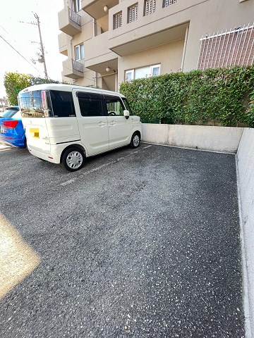 ライブタウン仁川の駐車場