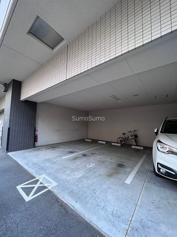 エステムコート阿波座プレミアムの駐車場
