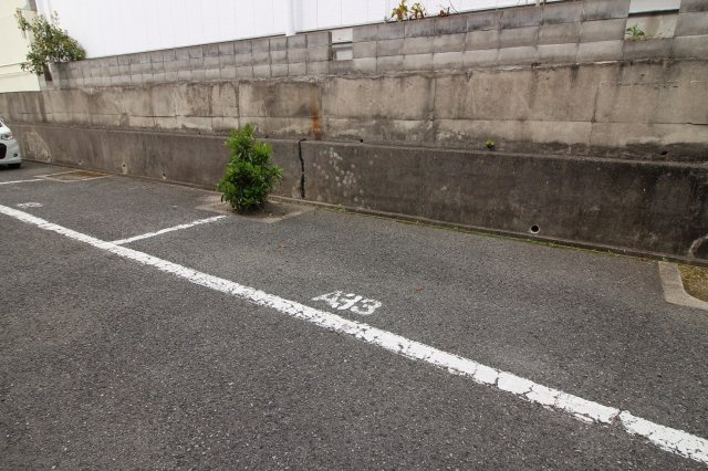 パールハイツの駐車場