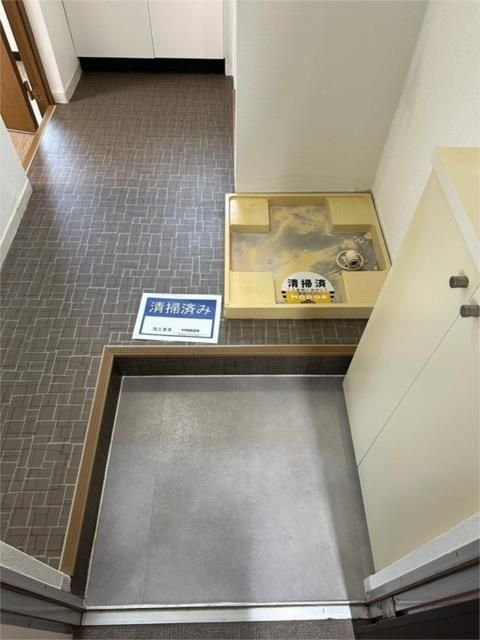 船橋市本郷町の賃貸マンションの玄関