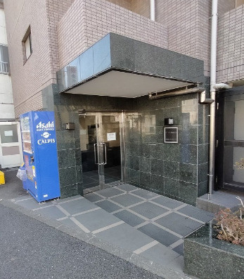 杉並区松ノ木３丁目の賃貸マンションのエントランス