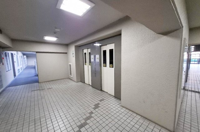 クローバーハイツ上野芝のその他共用部分|エレベーター