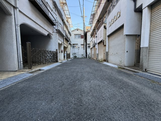 東住吉区住道矢田８丁目の前面道路含む現地写真|前面道路の様子。周辺は住宅が建ち並ぶ落ち着いた住環境です◎