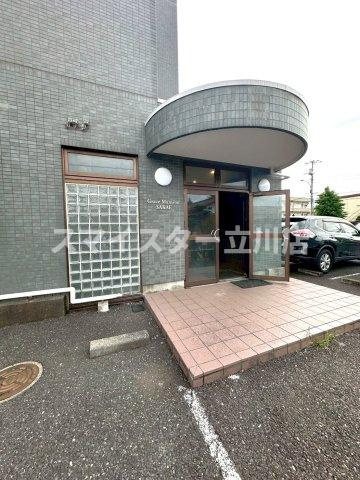 グレースマンション栄のエントランス