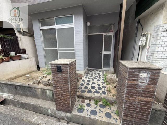 泉大津市条南町戸建のエントランス
