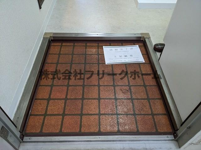武蔵野市吉祥寺東町２丁目のアパートの玄関