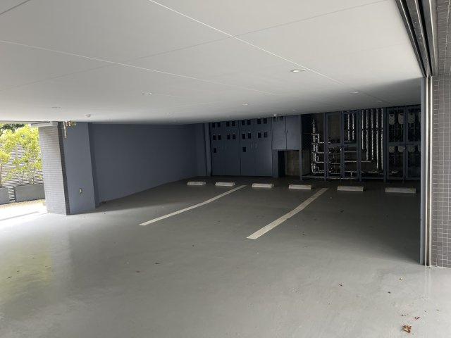 広尾アパートメントの駐車場
