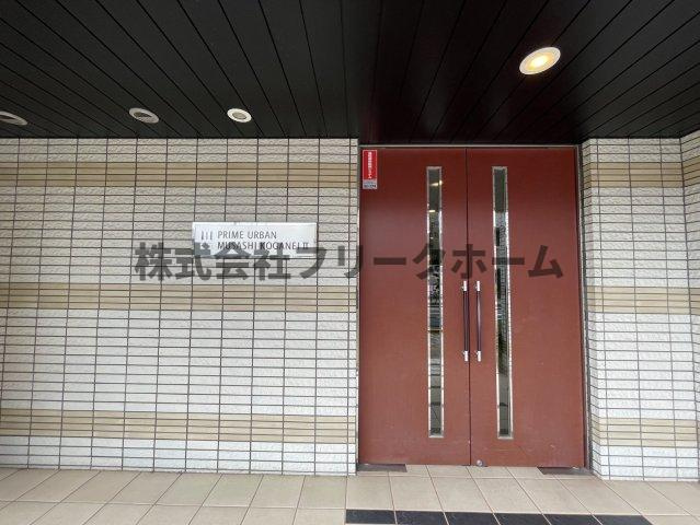 小金井市中町４丁目の賃貸マンションのエントランス