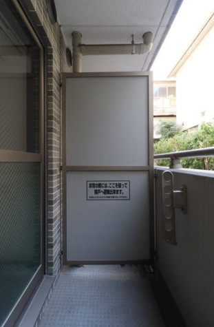 豊島区池袋本町１丁目の賃貸マンションのバルコニー