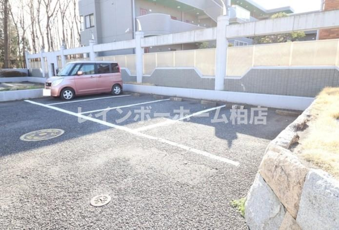 仲介手数料（賃料の1.10ヵ月）の50％OFF対象物件！の駐車場