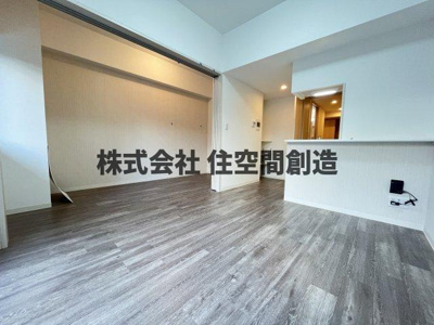 【居間・リビング】 | エールグラン豊中本町 | ※同タイプの写真となり、実際のお部屋とは異なる場合があります