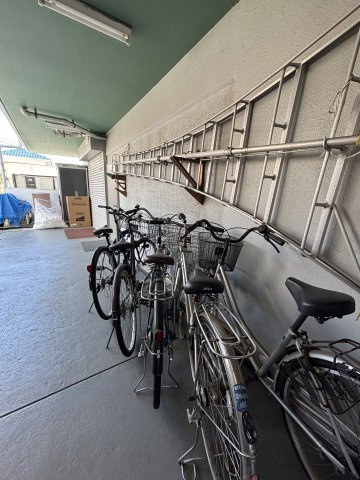 敷地内の駐輪場です♪