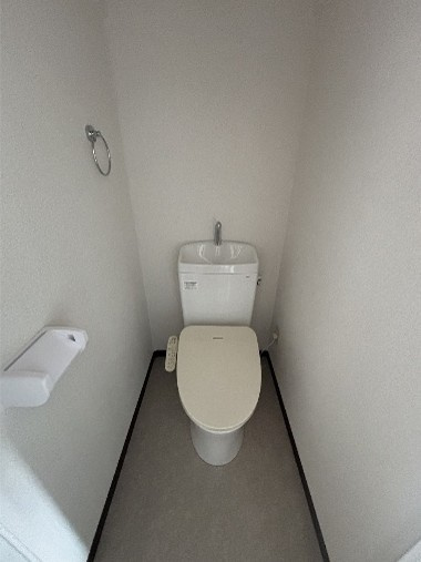 温水洗浄便座付きのトイレで便座も冷たくありません♪