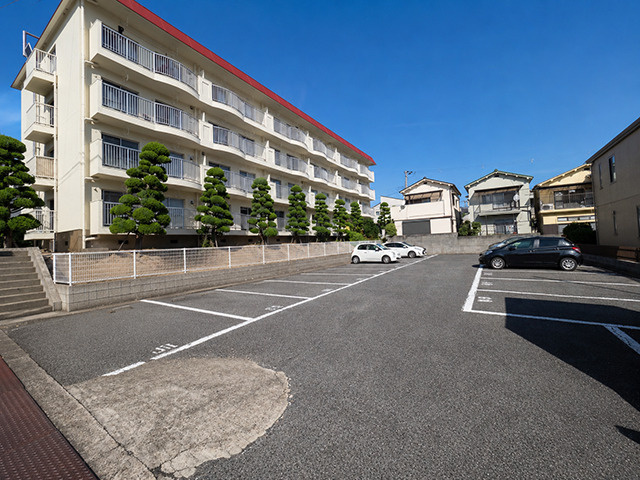 パールハイツの駐車場
