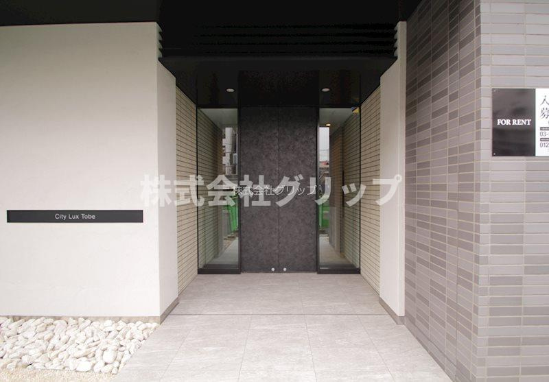 City Lux Tobeのエントランス