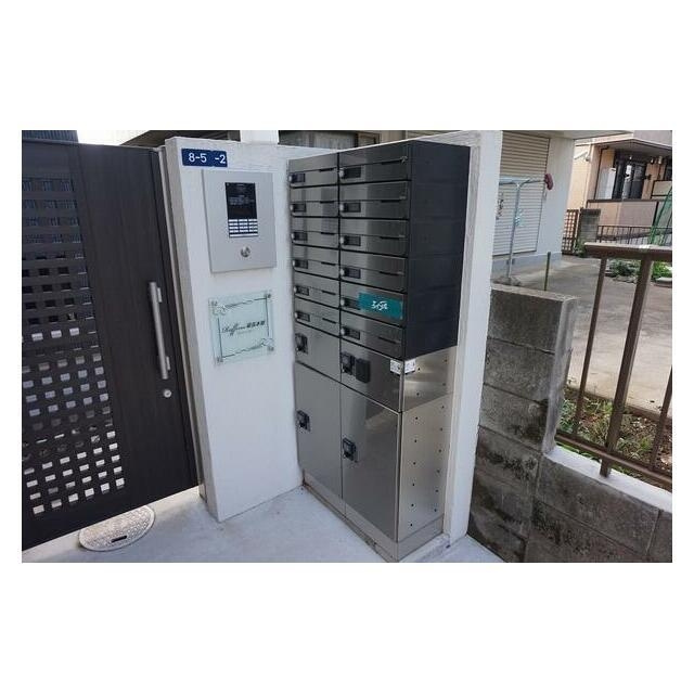 千葉市花見川区幕張本郷１丁目のアパートのエントランス