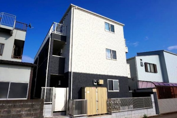 千葉市花見川区幕張本郷１丁目のアパートの外観